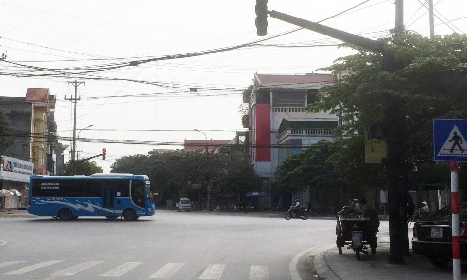 Lắp đặt thay thế hệ thống đèn điều khiển giao thông tại phường Mạo Khê