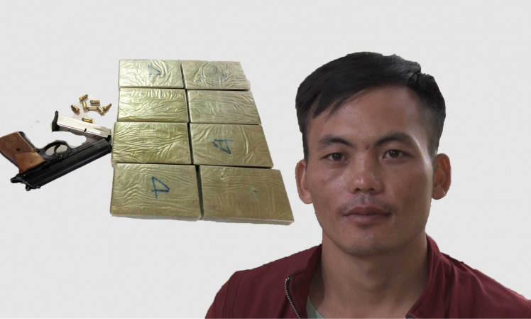 Bắt đối tượng mang súng vận chuyển 8 bánh heroin
