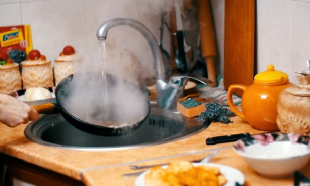Sai lầm khi dùng chảo chống dính khiến chảo nhanh hỏng