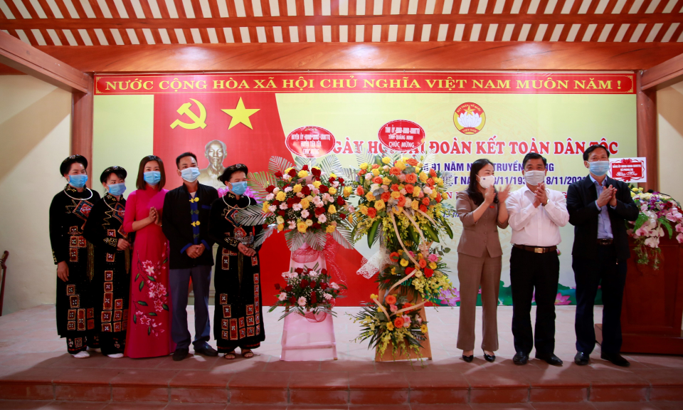 Đồng chí Trưởng Ban Tuyên giáo Tỉnh ủy dự Ngày hội Đại đoàn kết toàn dân tộc tại thôn Đồng Đình