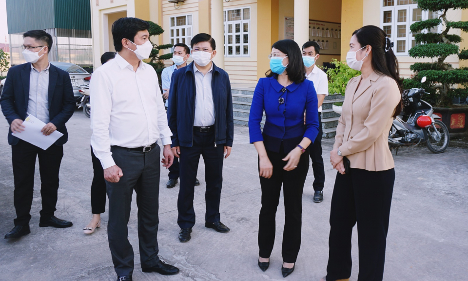Chủ tịch UBND tỉnh Nguyễn Tường Văn kiểm tra công tác phòng chống dịch tại Đầm Hà và Hải Hà