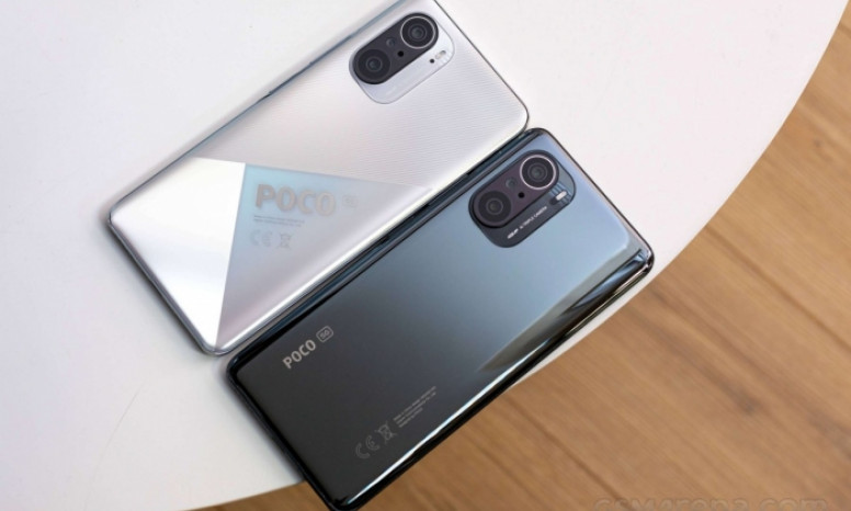 Trên tay Poco F3 Moonlight Silver - Một thiết kế vô cùng 'đã mắt' tiềm ẩn sức mạnh bên trong