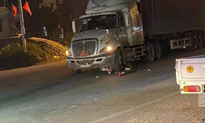Đi học về, nữ sinh Lạng Sơn tử vong thương tâm dưới gầm xe container