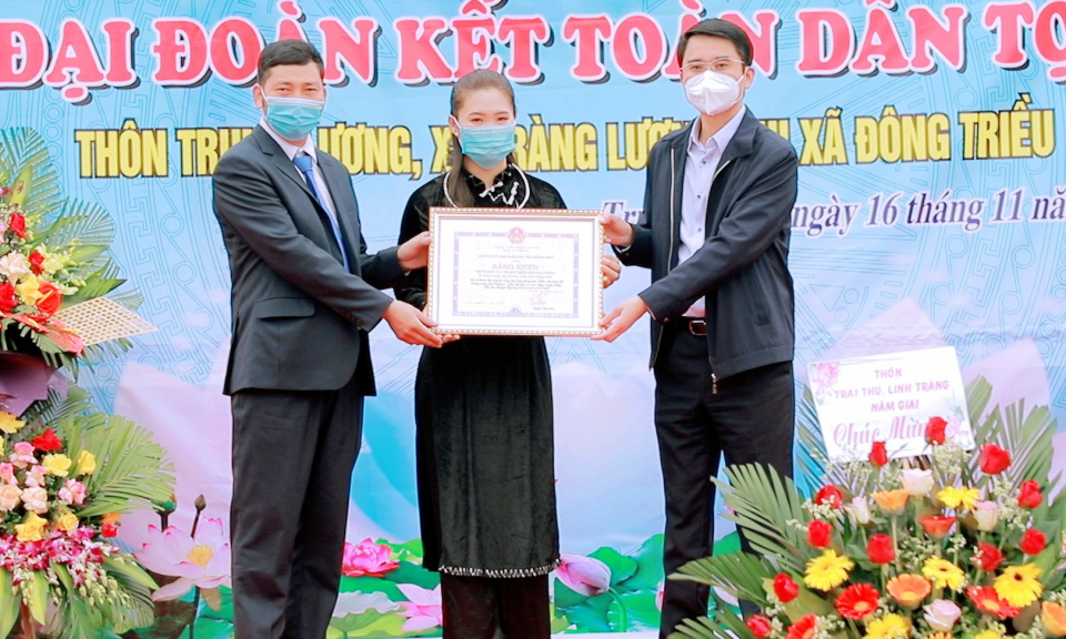 Phó Chủ tịch UBND tỉnh Phạm Văn Thành dự Ngày hội đại đoàn kết toàn dân tộc tại thôn Trung Lương