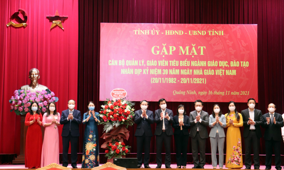 Gặp mặt cán bộ quản lý, giáo viên tiêu biểu ngành Giáo dục và Đào tạo