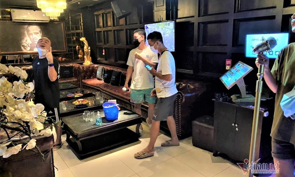 TP.HCM nói lý do đóng cửa karaoke, bar, spa, massage chỉ sau 2 ngày