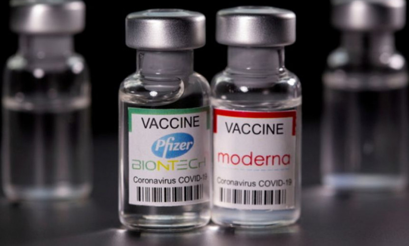 Mỹ phê duyệt mũi tiêm tăng cường với vaccine Pfizer và Modern cho người trưởng thành