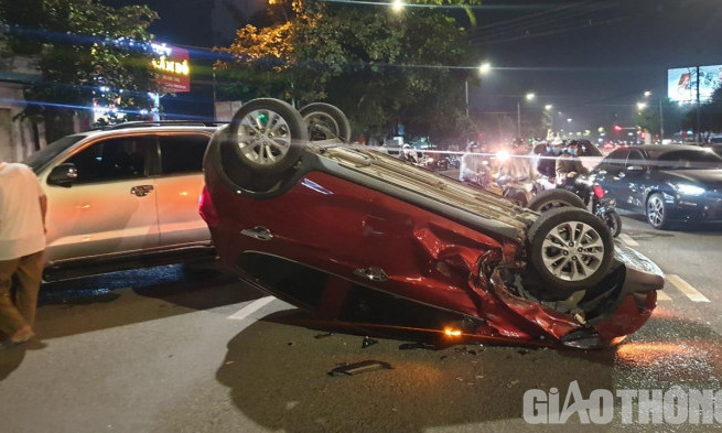 Xe Fadil "chổng vó" lên trời sau cú va chạm xe Fortuner, tài xế thoát chết