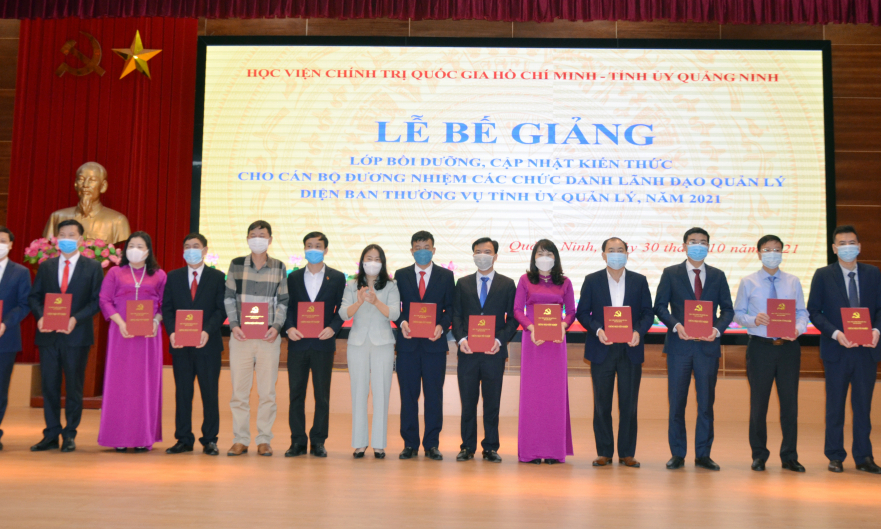 Chủ động đấu tranh phản bác các quan điểm sai trái, thù địch trong tình hình mới