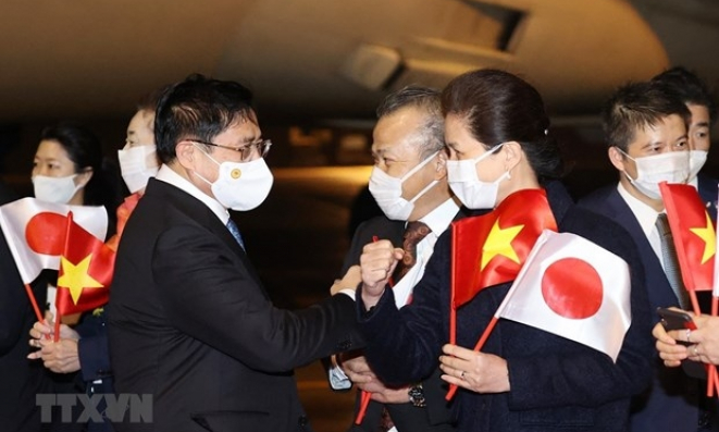 PM arrives in Tokyo, beginning official visit to Japan