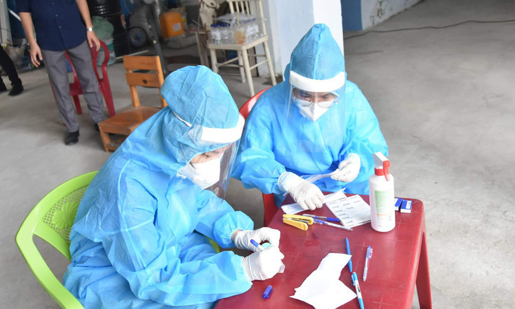 Ngày 23/11, thêm 11.132 ca mắc COVID-19 mới tại 61 tỉnh, thành phố