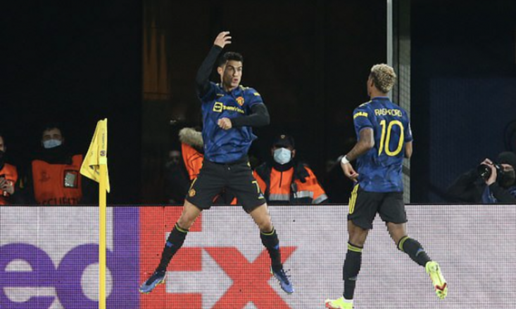 Ronaldo đưa Man Utd vào vòng 1/8 Champions League
