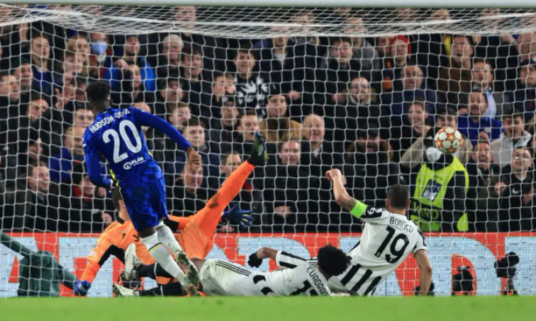 Chelsea giật đỉnh bảng từ Juventus