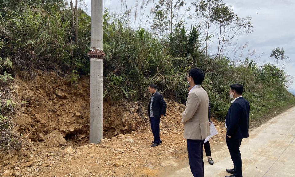 Chấn chỉnh việc thi công xây dựng công trình đường dây 35kV tại xã Quảng An (huyện Đầm Hà)