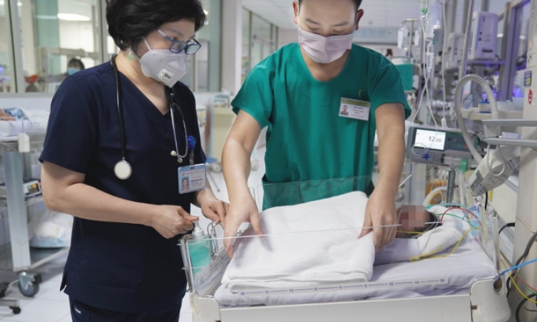 Trẻ 2 ngày tuổi ngộ độc sái thuốc phiện