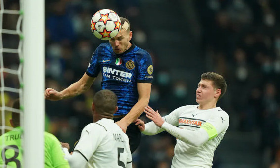 Inter vào vòng 1/8 Champions League sau 10 năm