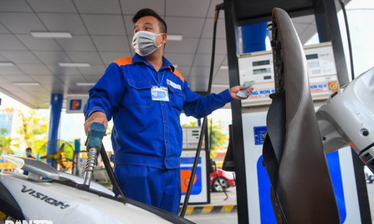 Giá xăng bất ngờ giảm mạnh sau 5 lần tăng liên tiếp
