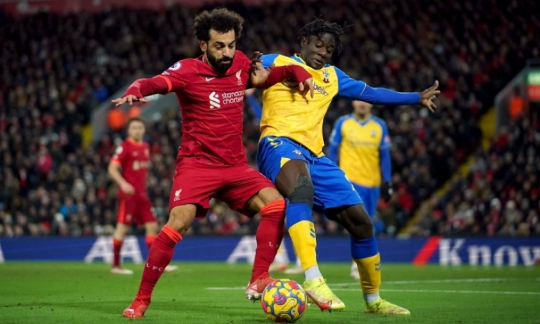Kết quả Ngoại Hạng Anh: Đè bẹp Southampton, Liverpool lên nhì bảng