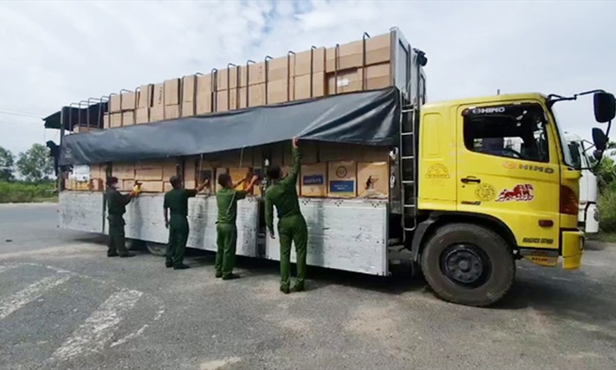 Bắt hơn 260.000 khẩu trang y tế cùng nhiều hàng hóa nghi nhập lậu