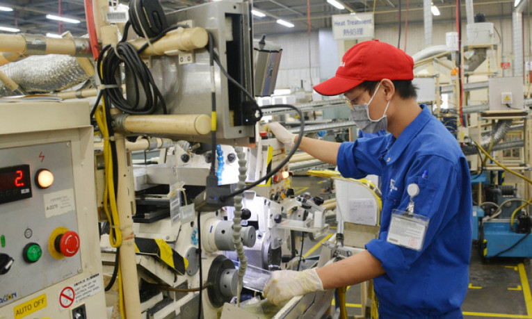 Kinh tế Việt Nam "bật dậy" sau COVID-19