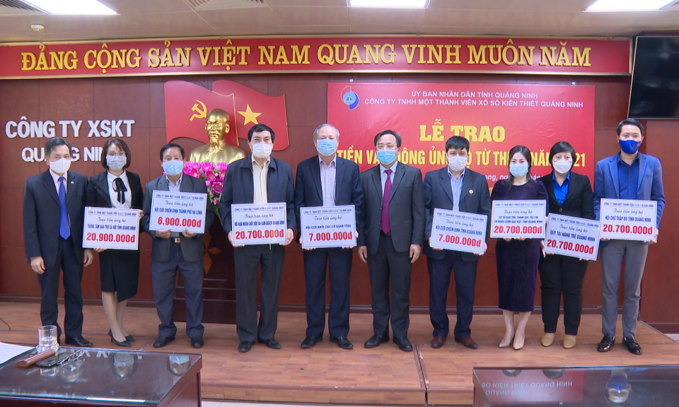Trên 124 triệu đồng ủng hộ các đơn vị, quỹ từ thiện