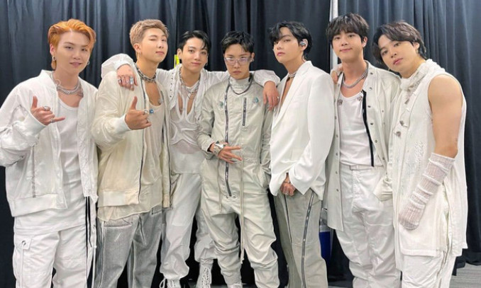 BTS - Nghệ sĩ đầu tiên "cháy vé" 4 show diễn tại sân vận động SoFi của Mỹ