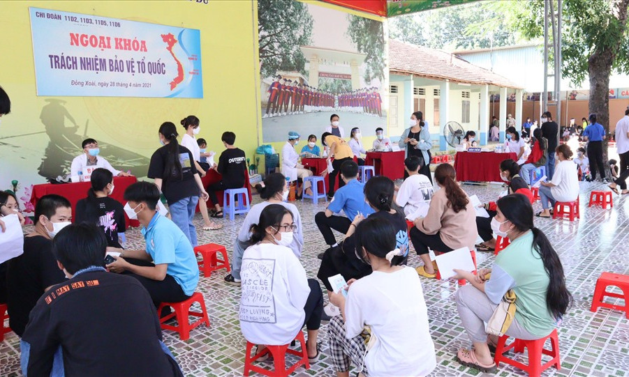 Lập hội đồng làm rõ vụ bé trai tử vong sau tiêm vaccine