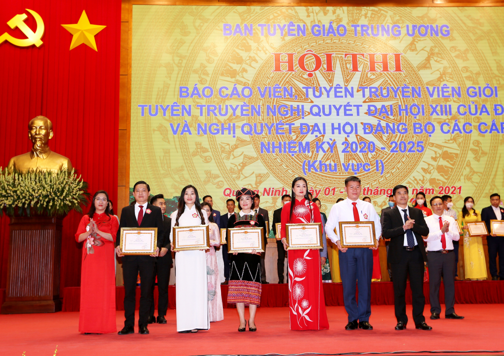 Giải Ba được trao cho 5 thí sinh đến từ Đảng bộ các tỉnh: Lào Cai, Bắc Ninh, Phú Thọ, Điện Biên và TP Hà Nội.