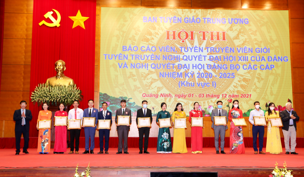 14 thí sinh được trao giải Khuyến khích tại Hội thi.