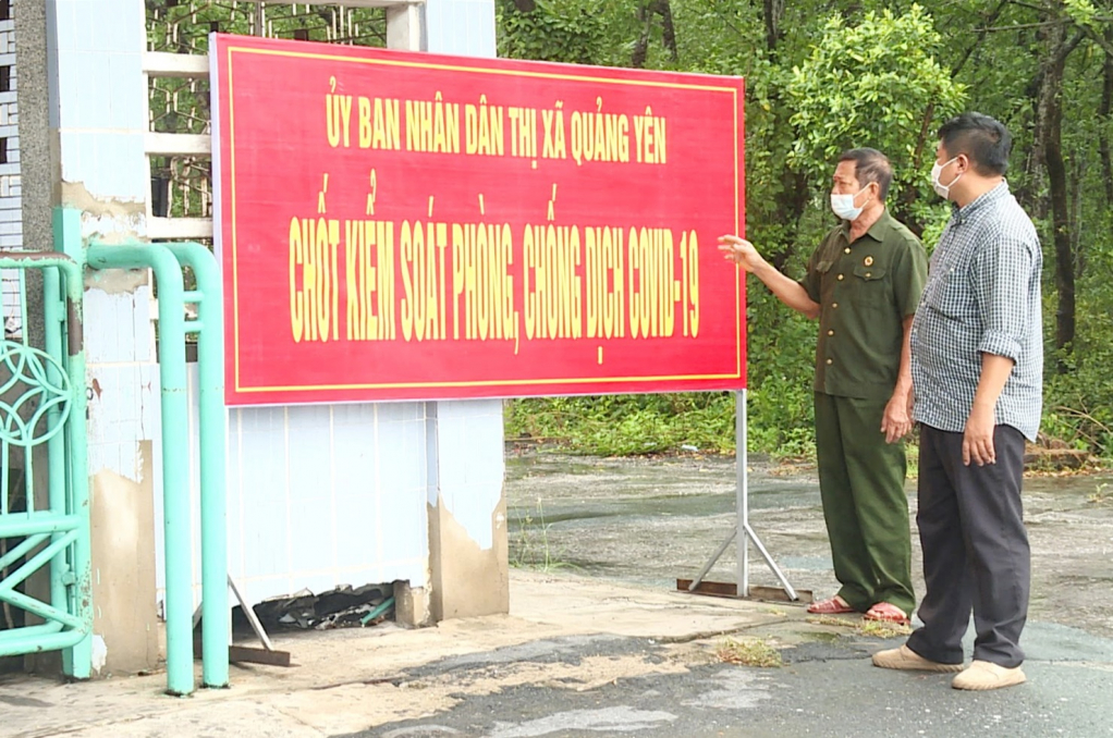 CCB TX Quảng Yên tham gia các chốt phòng, chống dịch Covid-19 tại các cửa ngõ vào địa bàn.