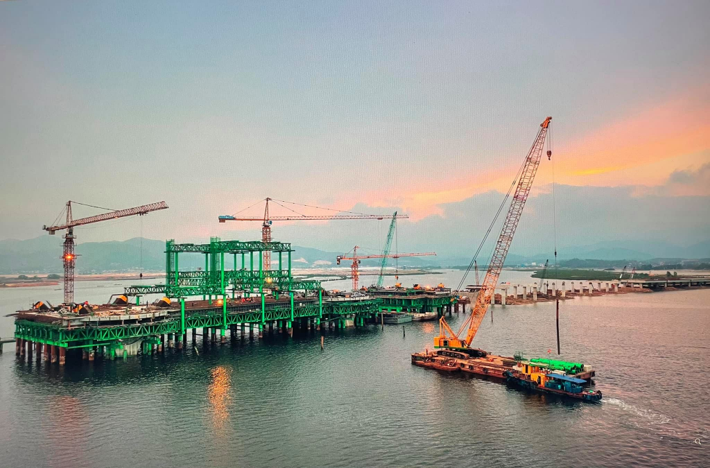 Nhân dân Hạ Long đồng thuận với chủ trương không đặt tên những cây cầu qua sông Cửa Lục theo kiểu đánh số 1,2,3.