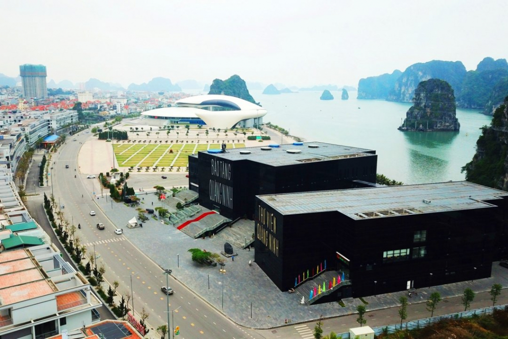 Cụm công trình Bảo tàng - Thư viện - Quảng trường 30/10 - Cung Quy hoạch, Hội chợ và Triển lãm tỉnh là một địa điểm không thể bỏ qua khi đến Quảng Ninh. Ảnh: PV