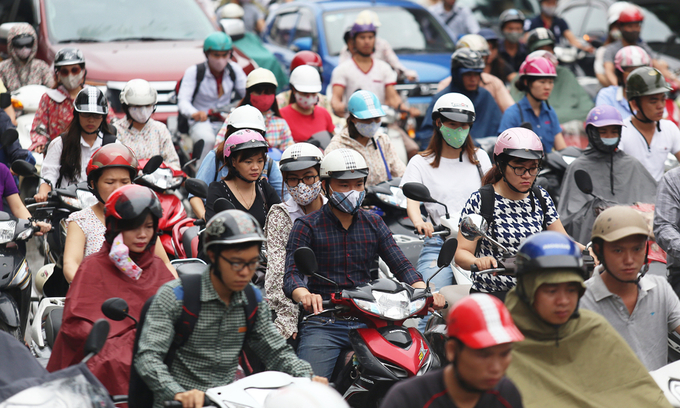 Motorbike drivers are seen in Hanoi. Photo by VnExpress/Ngoc Thanh