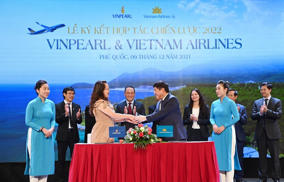 Vietnam Airlines và Vinpearl ký kết hợp tác chiến lược phát triển hàng không-du lịch an toàn. (Ảnh: CTV/Vietnam+)