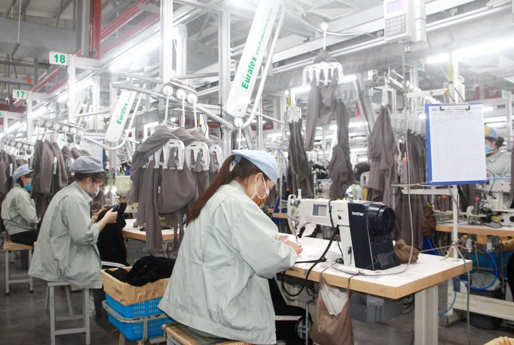Businesses in Hai Ha Seaport Industrial Park have maintained their production and business activities amid Covid-19 pandemic.