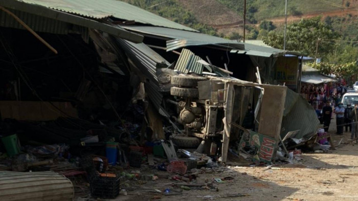 Tai nạn ở Điện Biên: Ô tô đâm vào chợ khiến 3 người phụ nữ thương vong 1