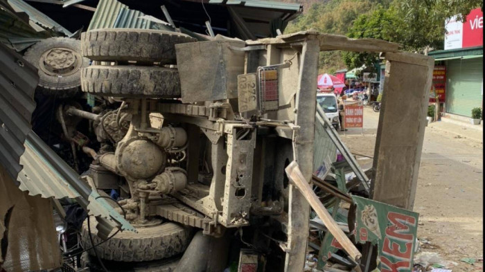 Tai nạn ở Điện Biên: Ô tô đâm vào chợ khiến 3 người phụ nữ thương vong 2