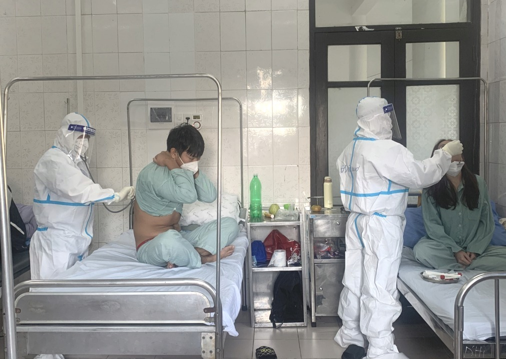 Covid-19 patients are treated at the Tien Yen Health Center in Tien Yen district.