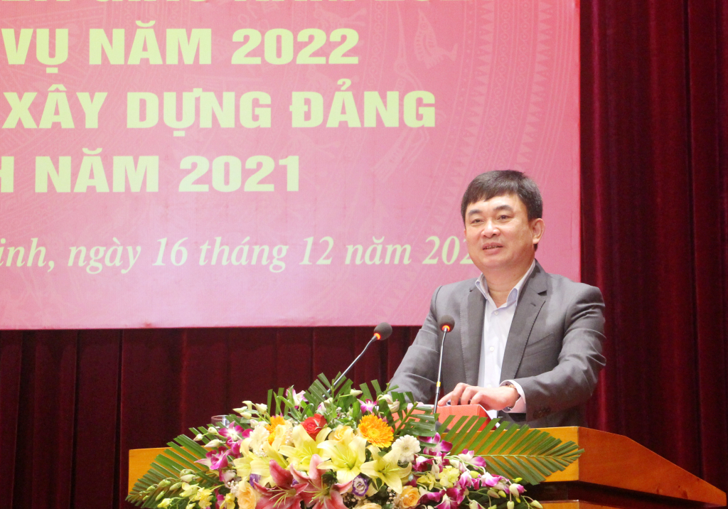 Đồng chí Ngô Hoàng Ngân, Phó Bí thư Thường trực Tỉnh ủy, Trưởng Đoàn ĐBQH tỉnh, phát biểu chỉ đạo hội nghị.