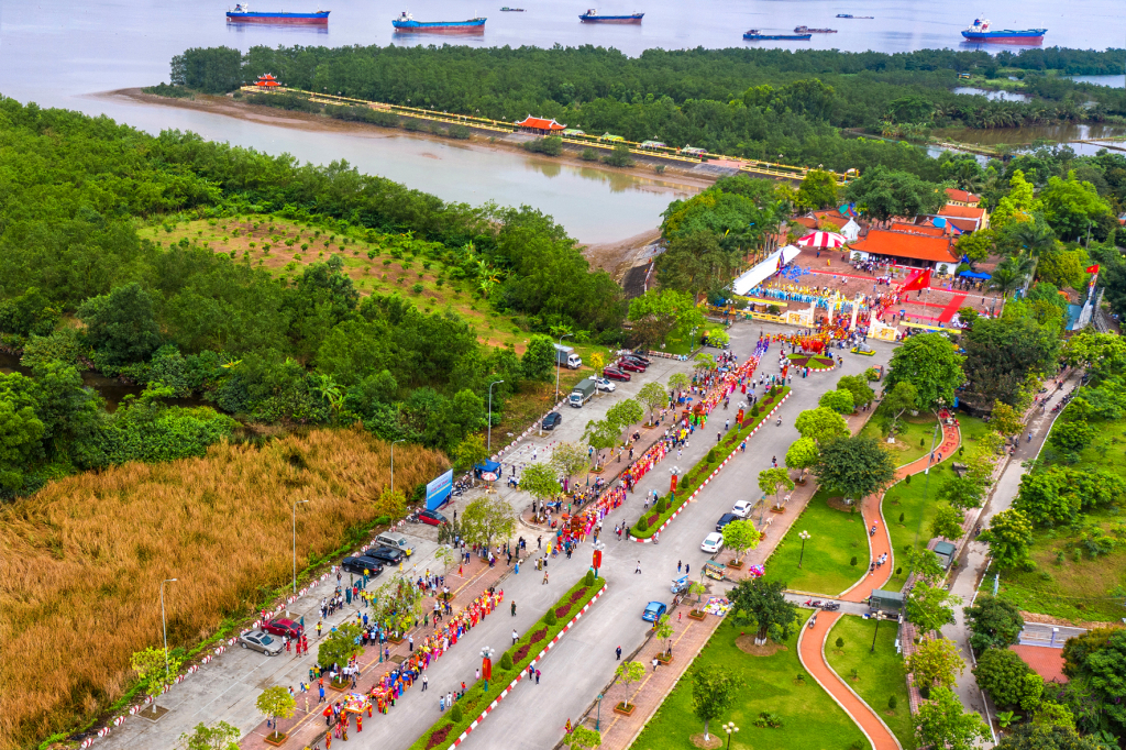 https://media.baoquangninh.vn/upload/image/202112/medium/1923861_anh_01_toan_canh_khu_di_tich_lich_su_quoc_gia_dac_biet_bach_dang_anh_duong_van_toan_1_17065416.jpg