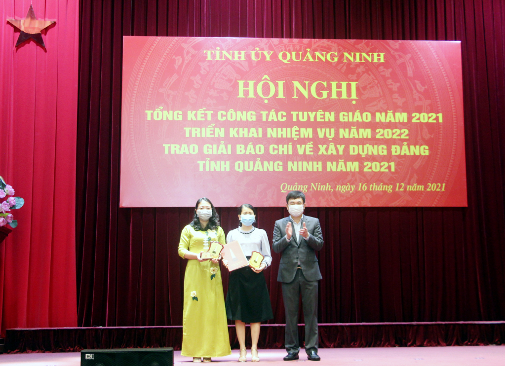 E thêm giúp a đoạn “Trao giải C báo chí Quốc gia năm 2020 cho nhóm tác giả Nguyễn Thị Thu Hương - Phạm Thị Thuỷ (Trung tâm Truyền thông tỉnh) với tác phẩm Cánh diều trao nghiêng. 