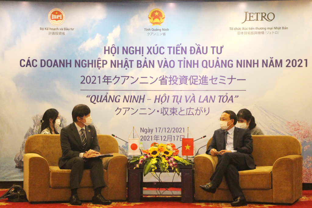 Đồng chí Nguyễn Xuân Ký, Ủy viên Trung ương Đảng, Bí thư Tỉnh ủy, Chủ tịch HĐND tỉnh, phát biểu tại buổi tiếp.