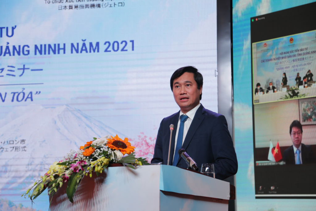  Đồng chí Nguyễn Tường Văn, Chủ tịch UBND tỉnh, phát biểu bế mạc hội nghị.