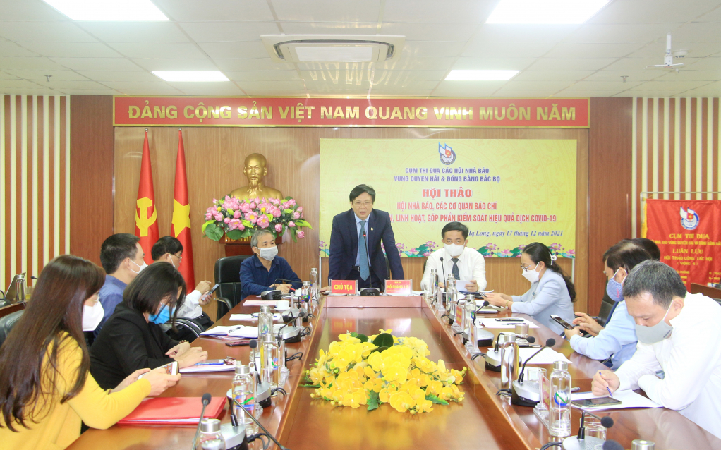 Nhà báo Hồ Quang Lợi, Phó Chủ tịch Thường trực Hội Nhà báo Việt Nam, phát biểu tại hội thảo.