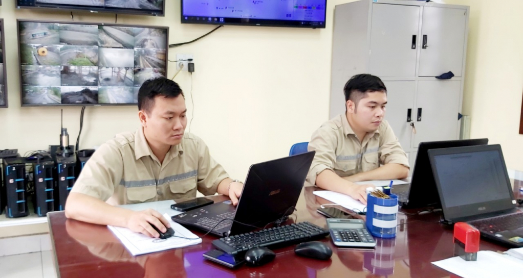 Anh Phạm Văn Luân, nhân viên phòng Điều khiển sản xuất, Công ty CP Than Đèo Nai luôn cống hiến hết mình cho sự phát triển của Công ty.