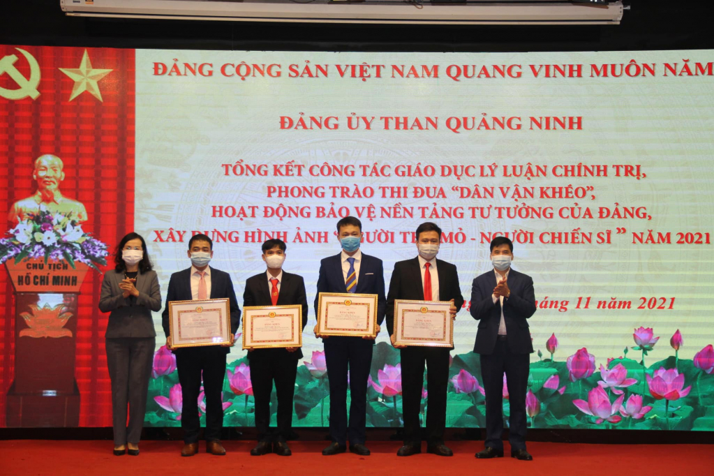 Đảng ủy Than Quảng Ninh tổ chức tuyên dương Người Thợ mỏ-Người chiến sĩ năm 2021.