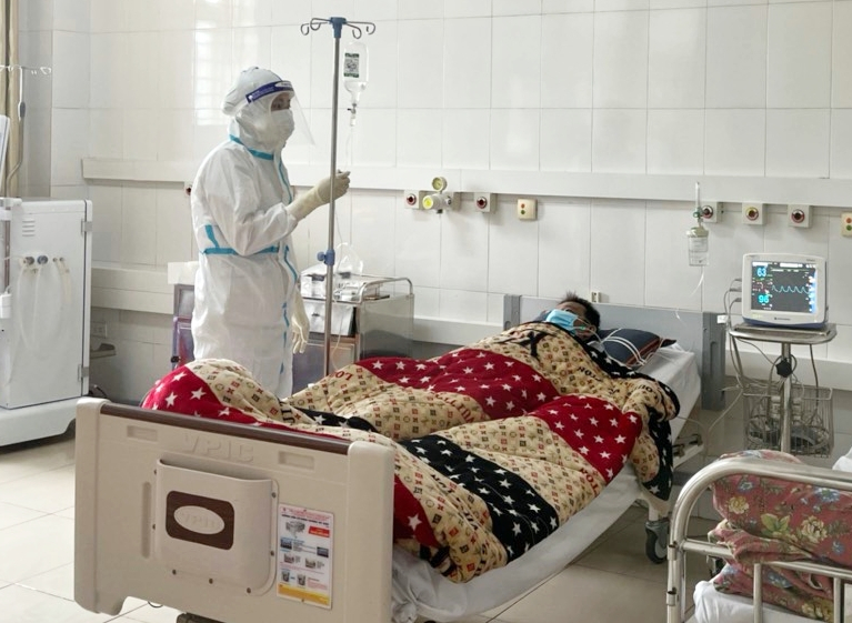 Covid-19 infected patients are under treatment at a local hospital.