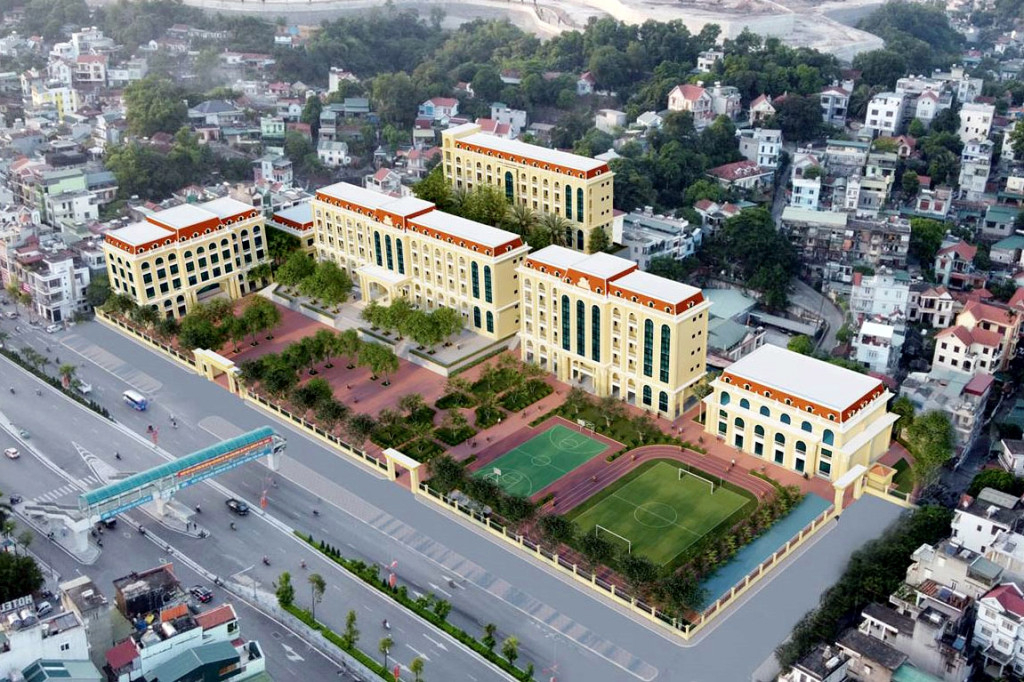 Trường THPT Hòn Gai được đầu tư cải tạo, xây mới khang trang, kiến trúc ấn tượng.