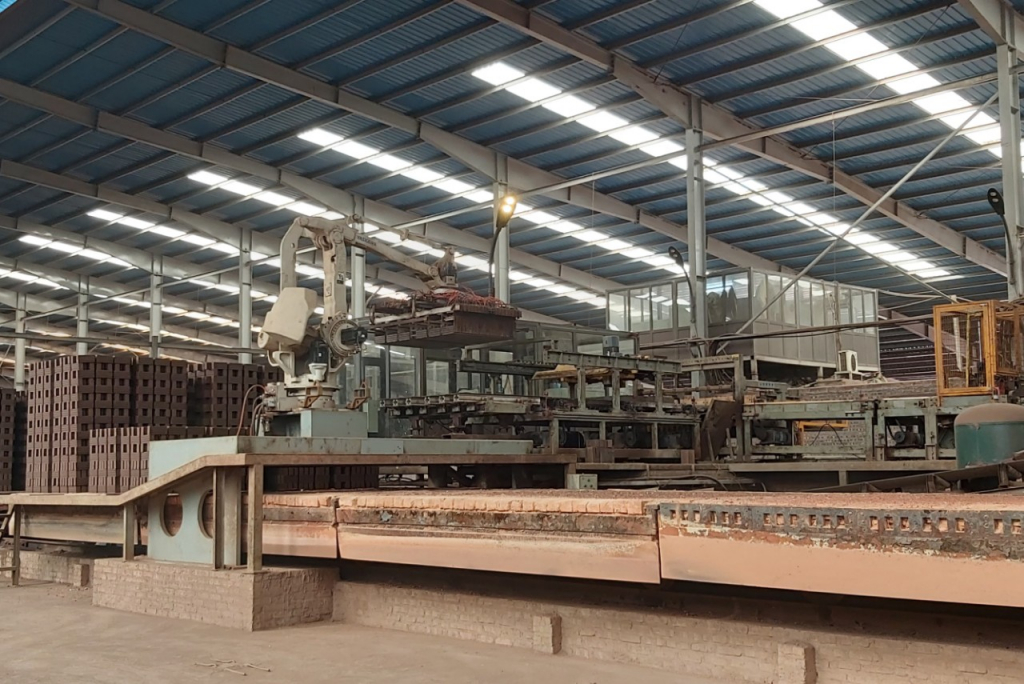 Sản xuất công nghiệp của Đông Triều tăng (Trong ảnh: sản xuất tại Công ty CP Tâm Vân Hạ Long, thị xã Đông Triều)