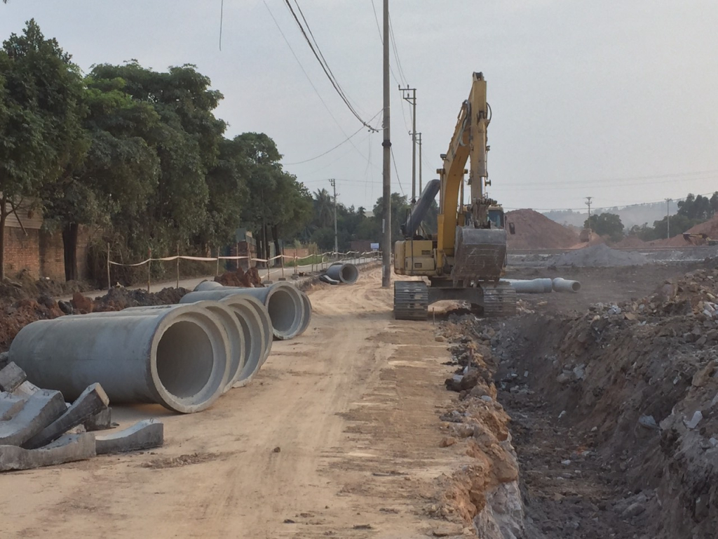 Dự án đầu tư xây dựng khu dân cư tại Kim Thành, Kim Sơn đang được san gạt mặt bằng.